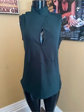 Women’s Plus Size Sleeveless Tank ( 1X )